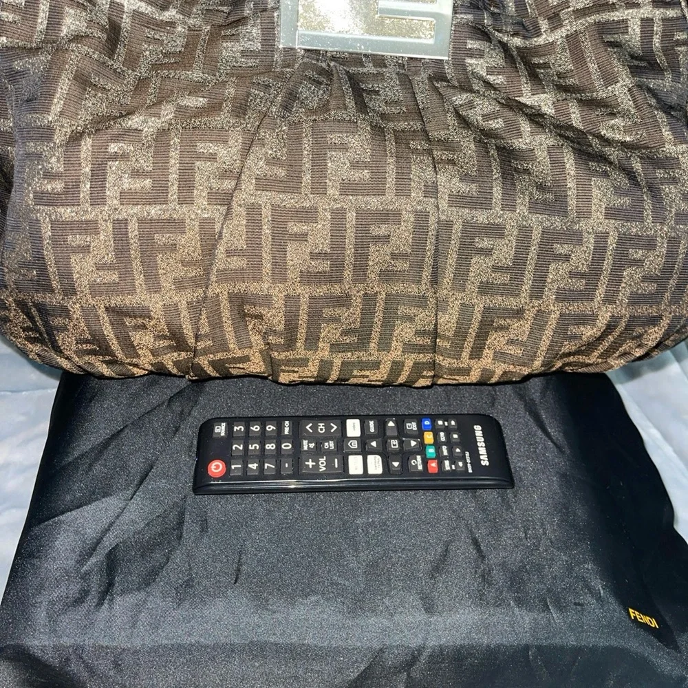 FENDI RARE FIND mia should tote Zucca excellent condition size 16W X 11H large - Picture 4 of 17